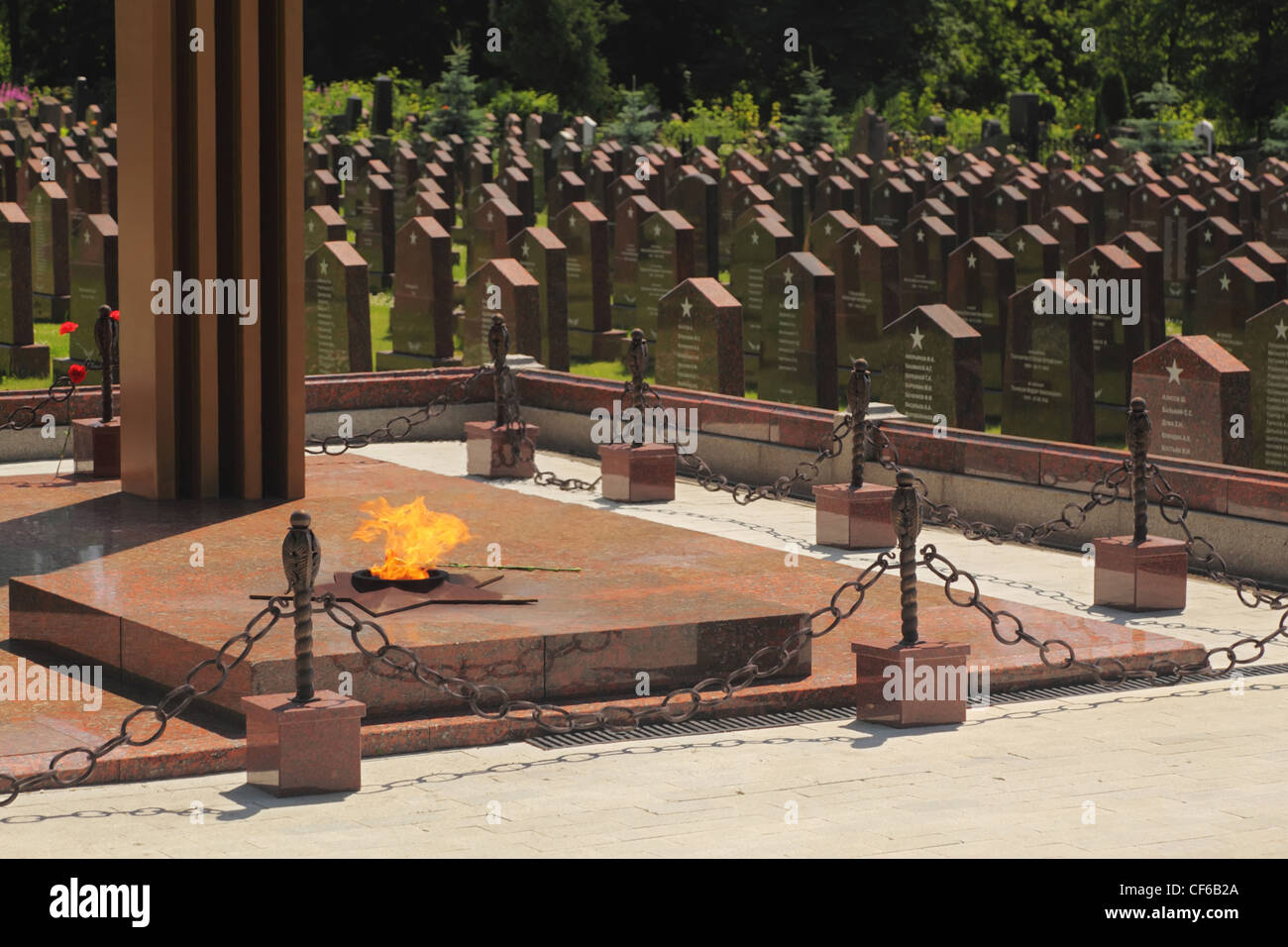 Moscou 23 juin flamme éternelle au cimetière militaire de Preobrazhenskoye Memorial 23 juin 2010 Moscou Russie plus grand militaire de Moscou Banque D'Images