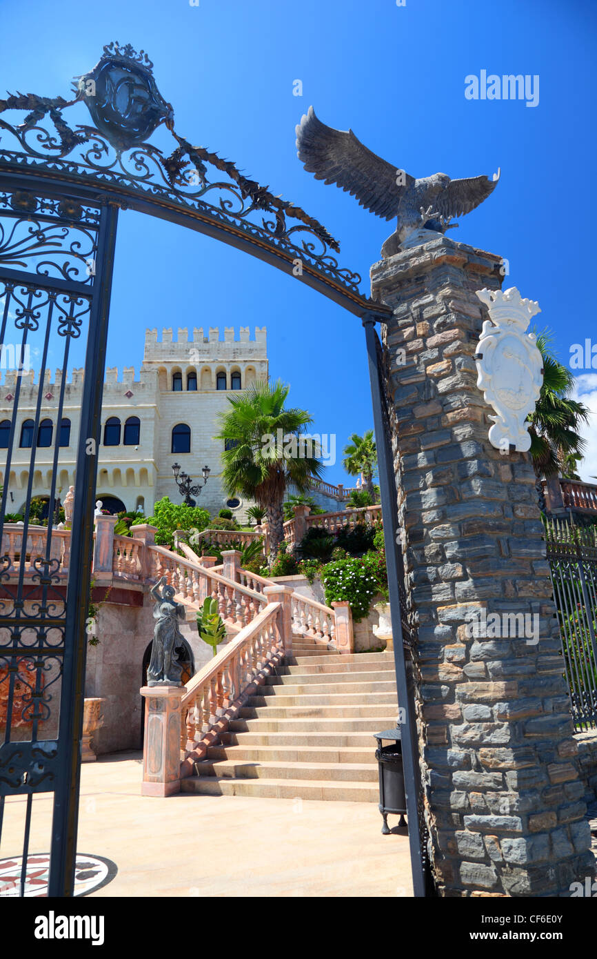 Faenza ITALIE 31 JUILLET Castello Flotta situé près de la colline de la côte ionienne 31 juillet 2010 Faenza Italie fidèlement Banque D'Images
