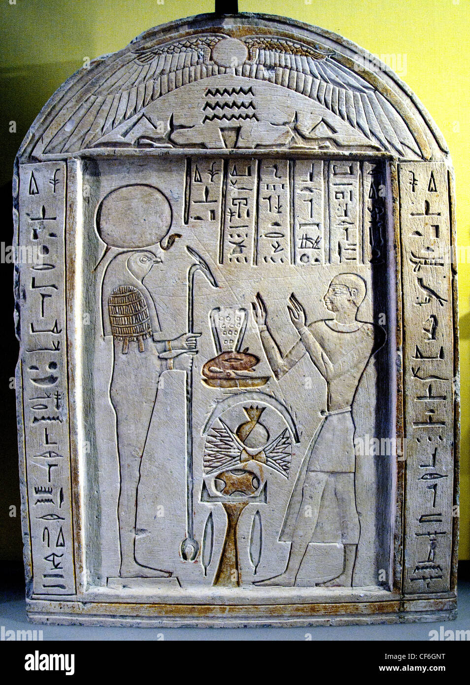 Amenirdis tisserands supérieur temple d'Osiris adorent le soleil Atoum ré à 650 BC 26 hiéroglyphe égyptien Égypte dynastie Banque D'Images