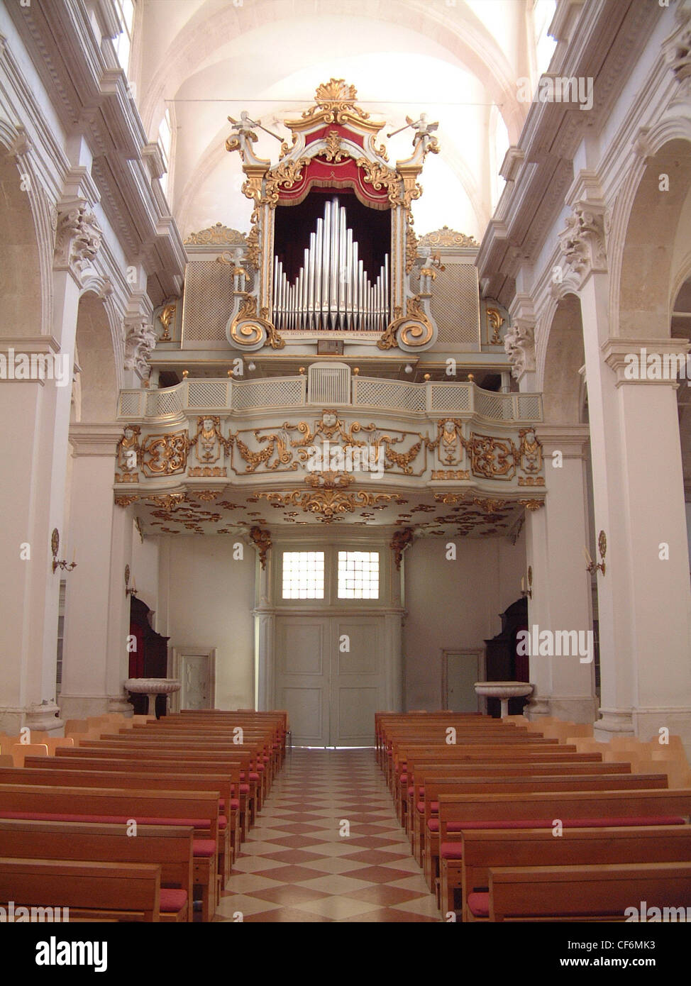 Vieil orgue majestueux dans la cathédrale de Dubrovnik Banque D'Images
