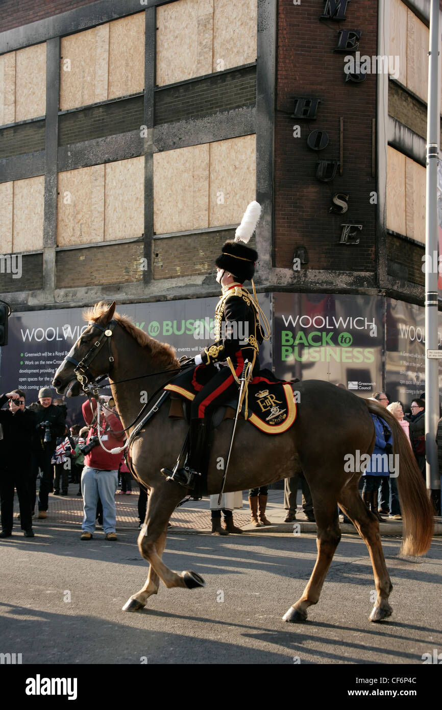 Des troupes du roi Royal Horse Artillery mars à Woolwich en route vers leur nouvelle maison à proximité 2012 Banque D'Images