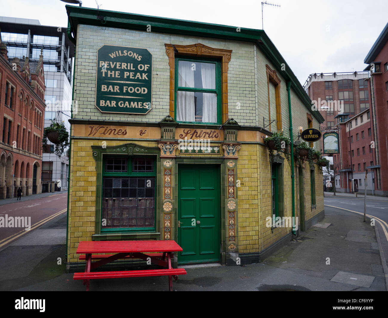 Peveril of the Peak pub, Manchester Banque D'Images