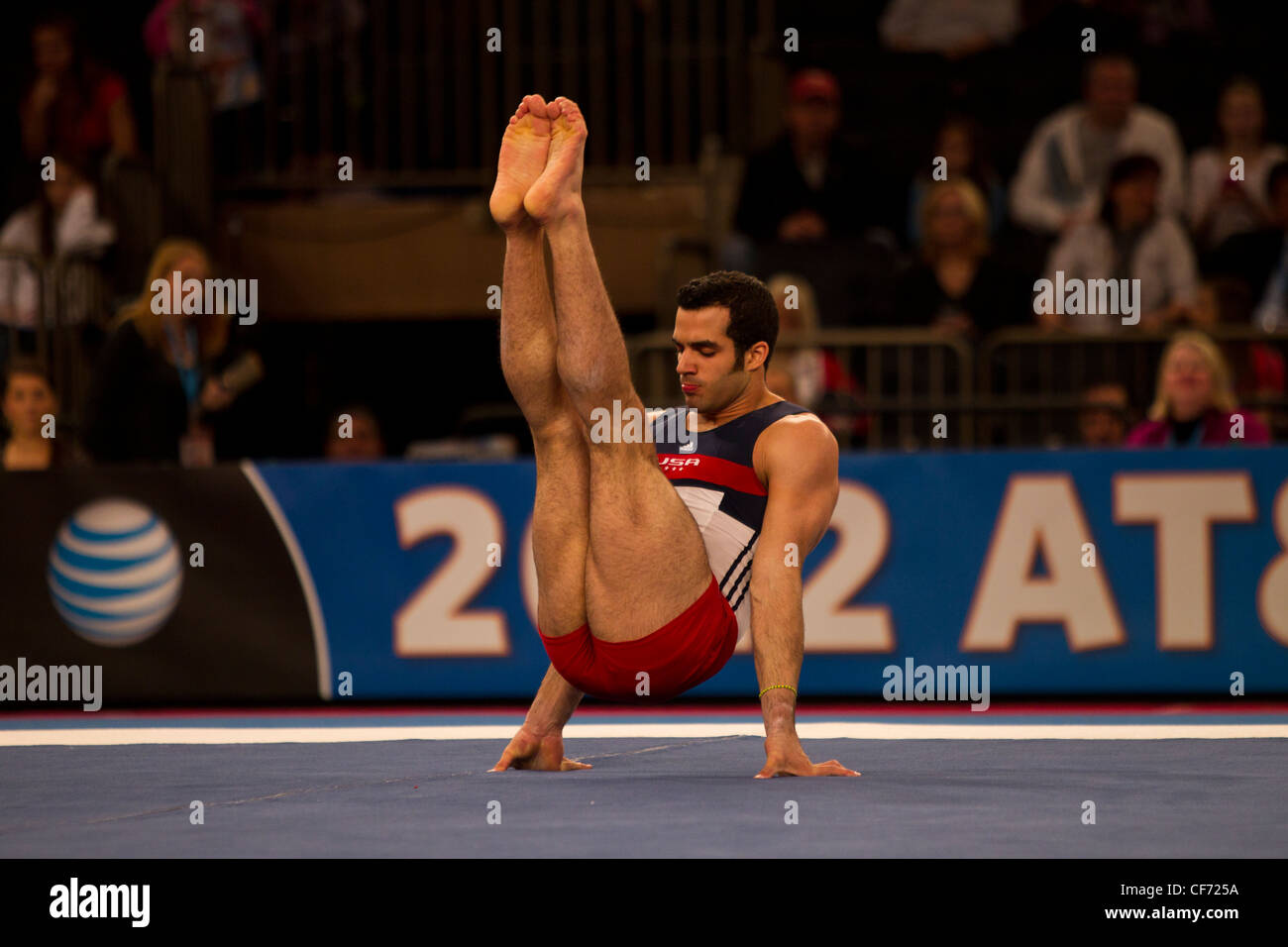 Danell Leyva (USA) participe à l'exercice au sol à l'événement 2012 American Cup La gymnastique Banque D'Images