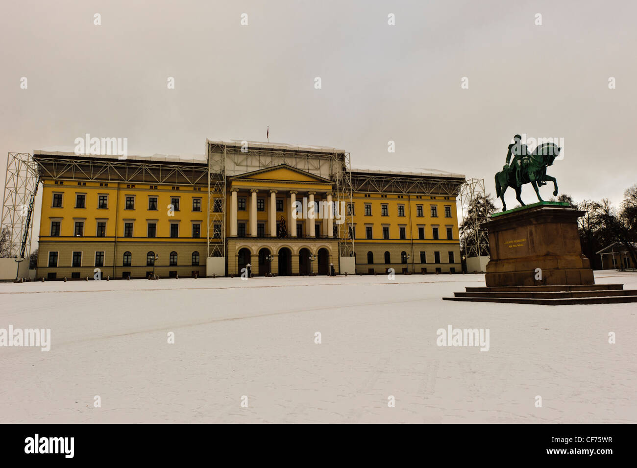 Le Palais Royal, Statue du Roi Karl Johan, Oslo Banque D'Images Le Palais Royal, Statue du Roi Karl Johan, Oslo Banque D'Images