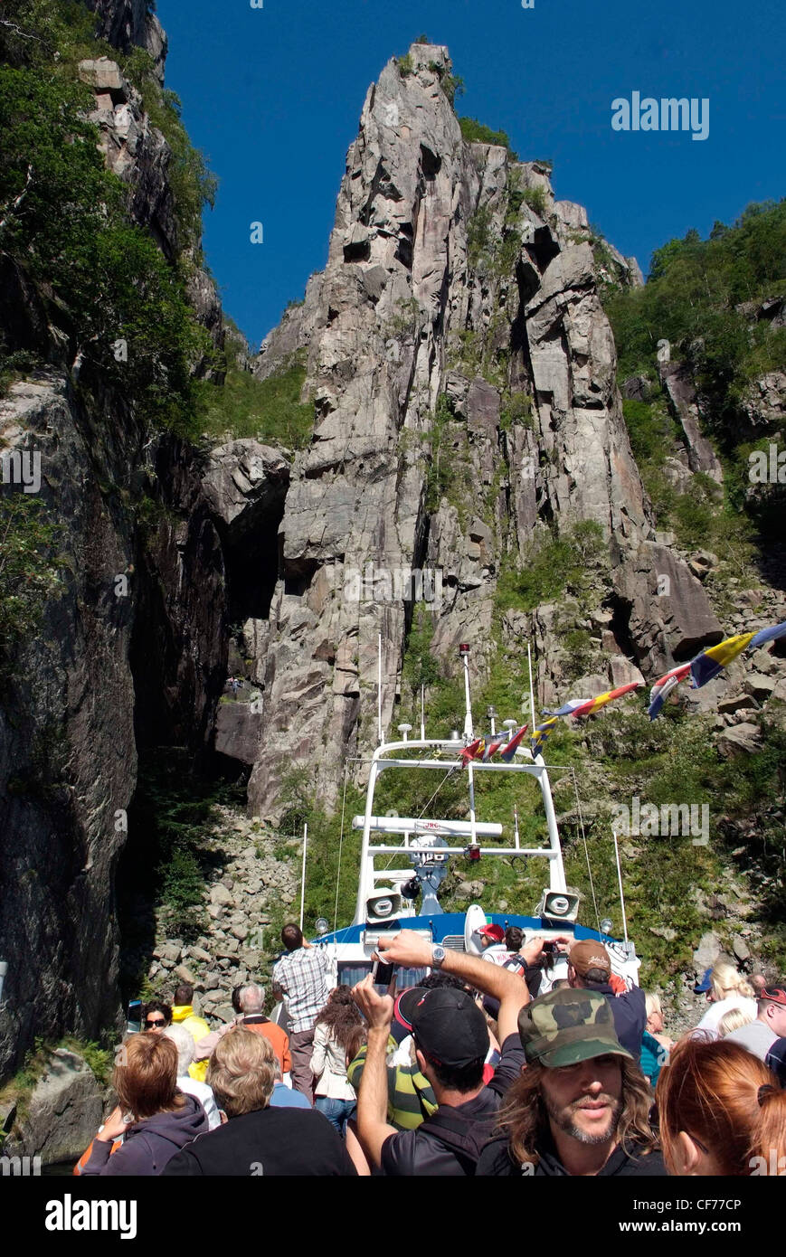 Lysefjord en Norvège à l'est de San Francisco, au-delà de l'Høgsfjord. Les murs de roche pure s'élever à plus de 3000ft au-dessus du fjord. Banque D'Images