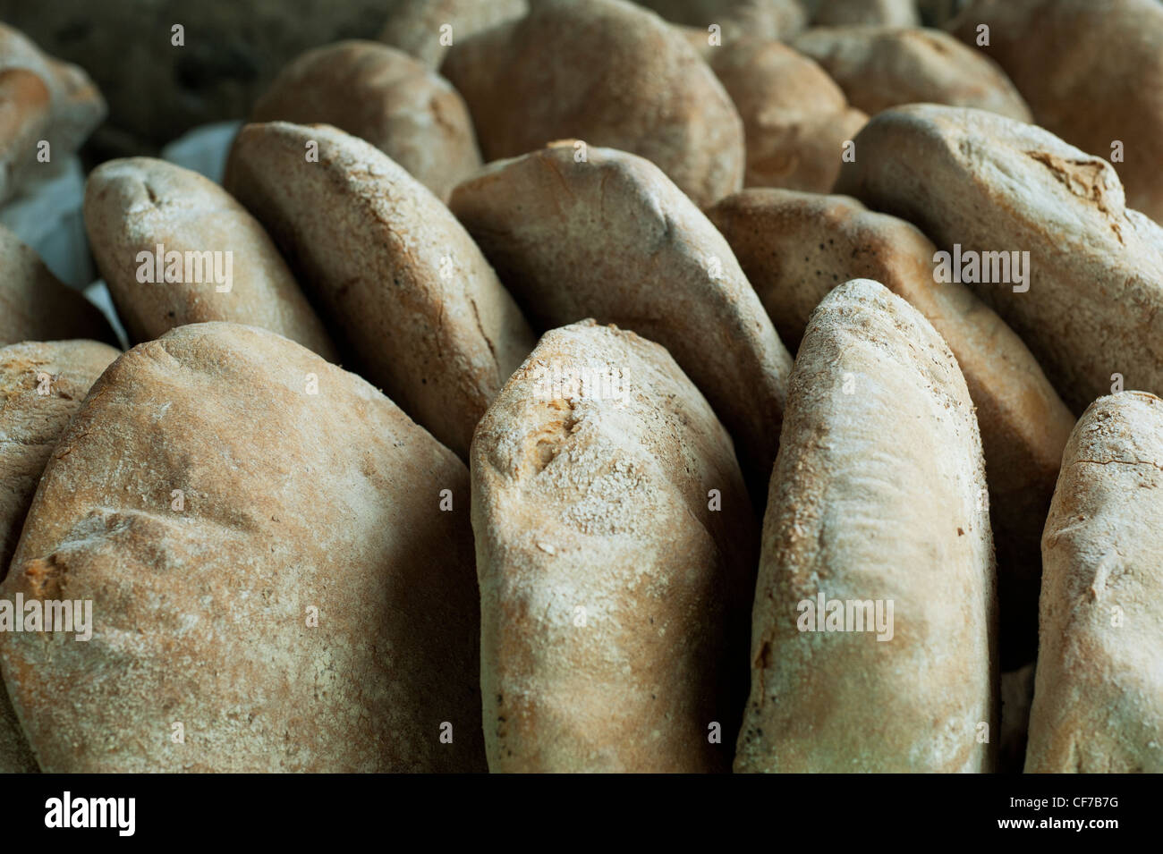 Montegemoli complètement fait main du pain du fermier. Banque D'Images