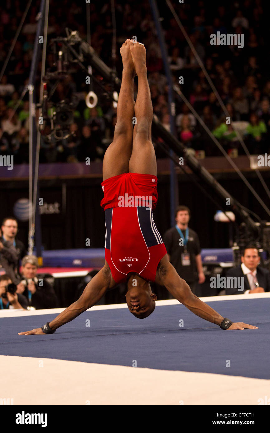 John Orozco (USA) participe à l'exercice au sol à l'événement 2012 American Cup La gymnastique Banque D'Images