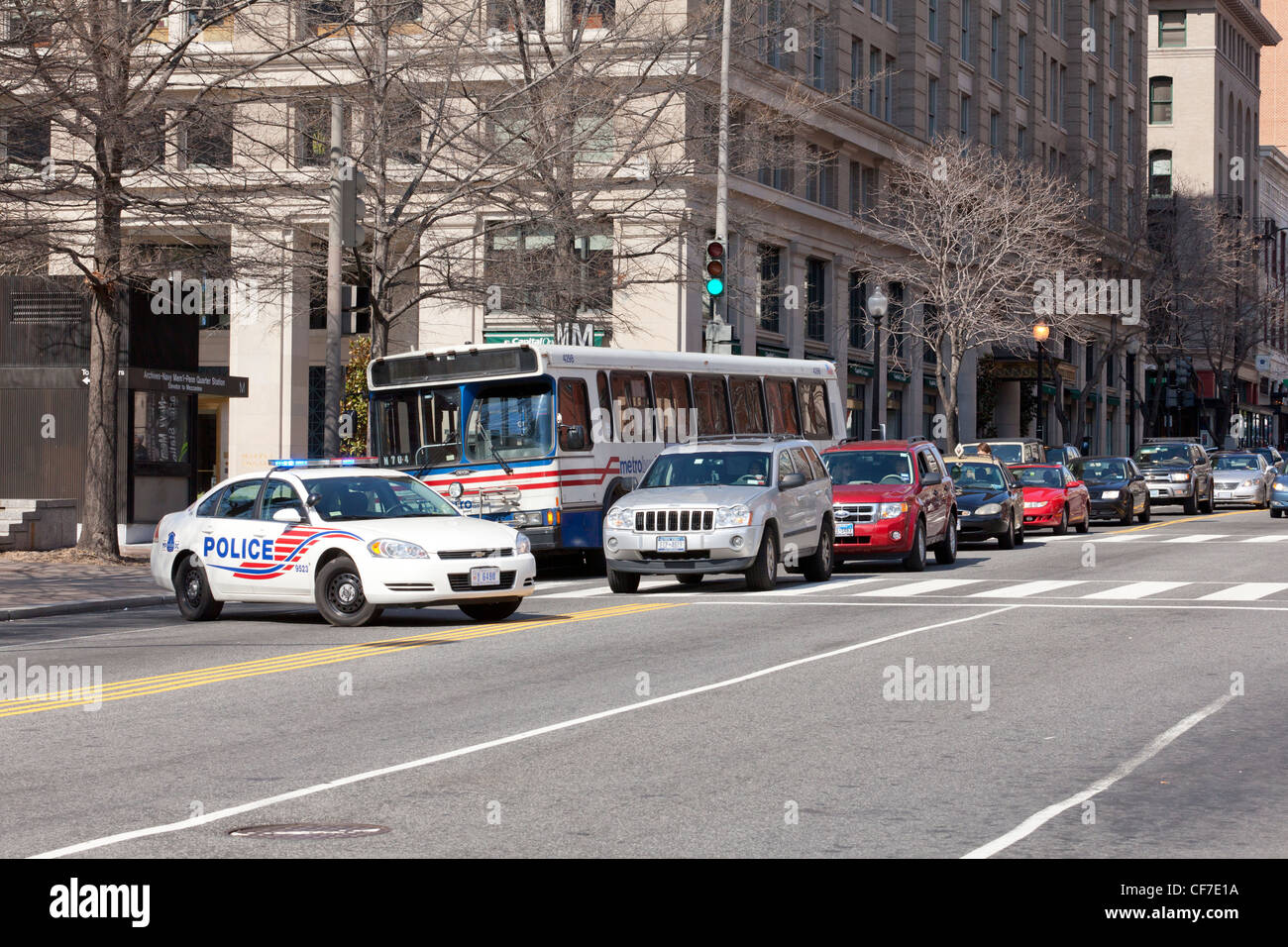 Voiture de police bloque la circulation - Washington, DC USA Banque D'Images