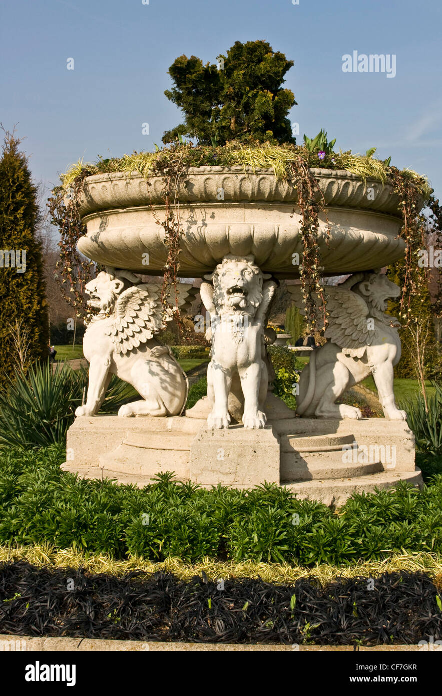 La pierre plantée de décoration vase urne sculpture Regent's park Londres Angleterre Europe Banque D'Images