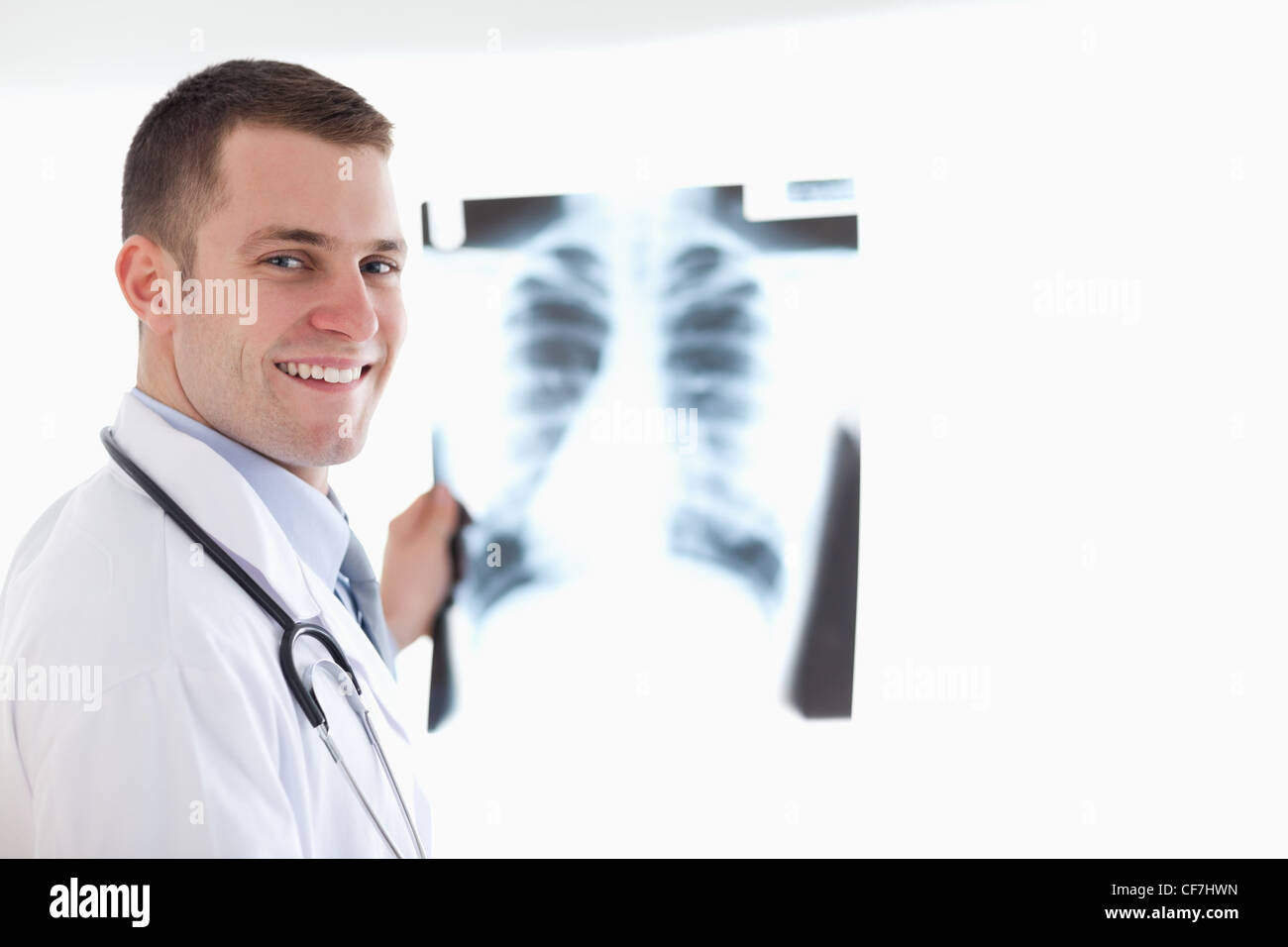 Smiling doctor with x-ray Banque D'Images