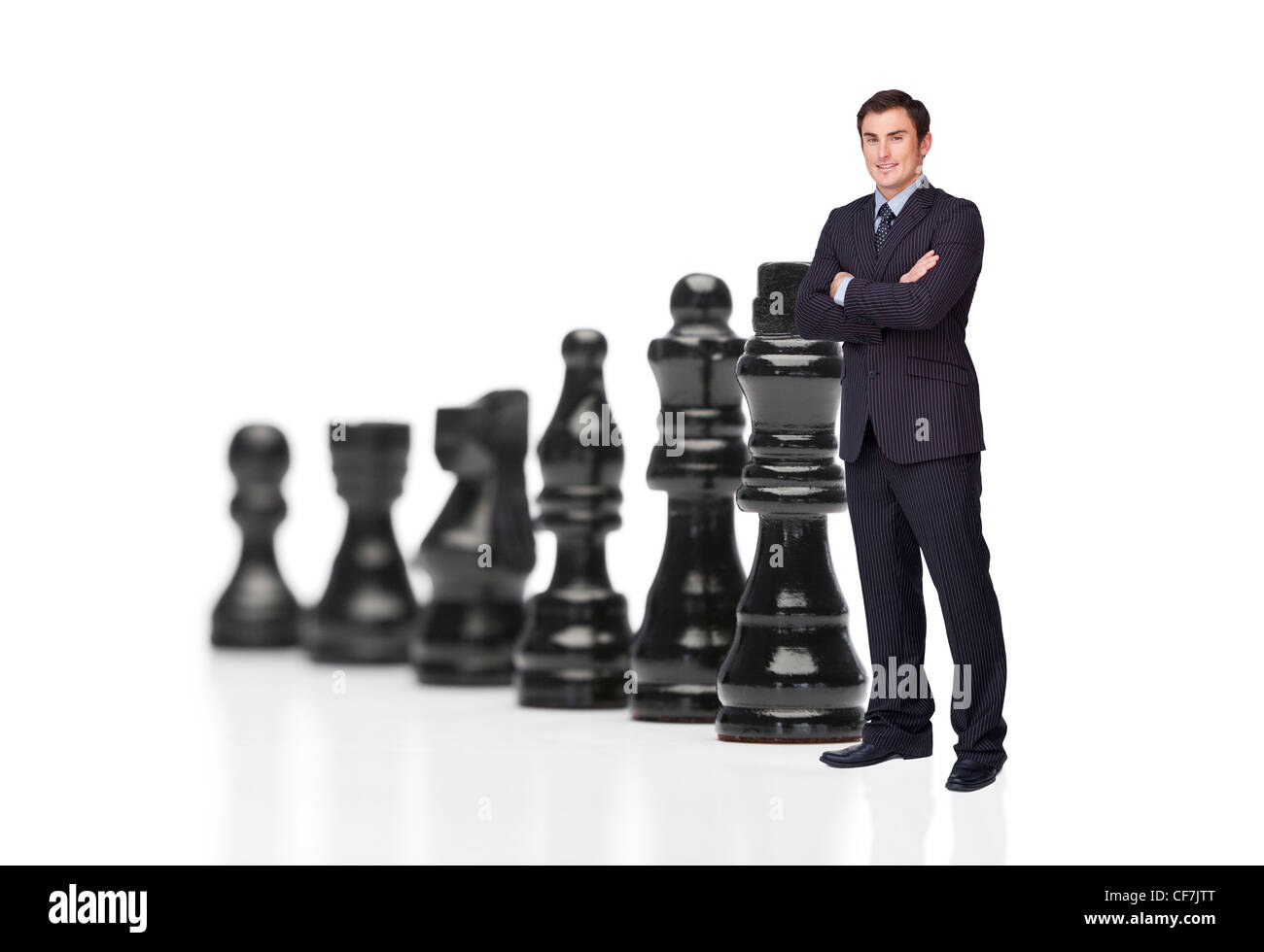 Businessman in front of black pièces des échecs Banque D'Images