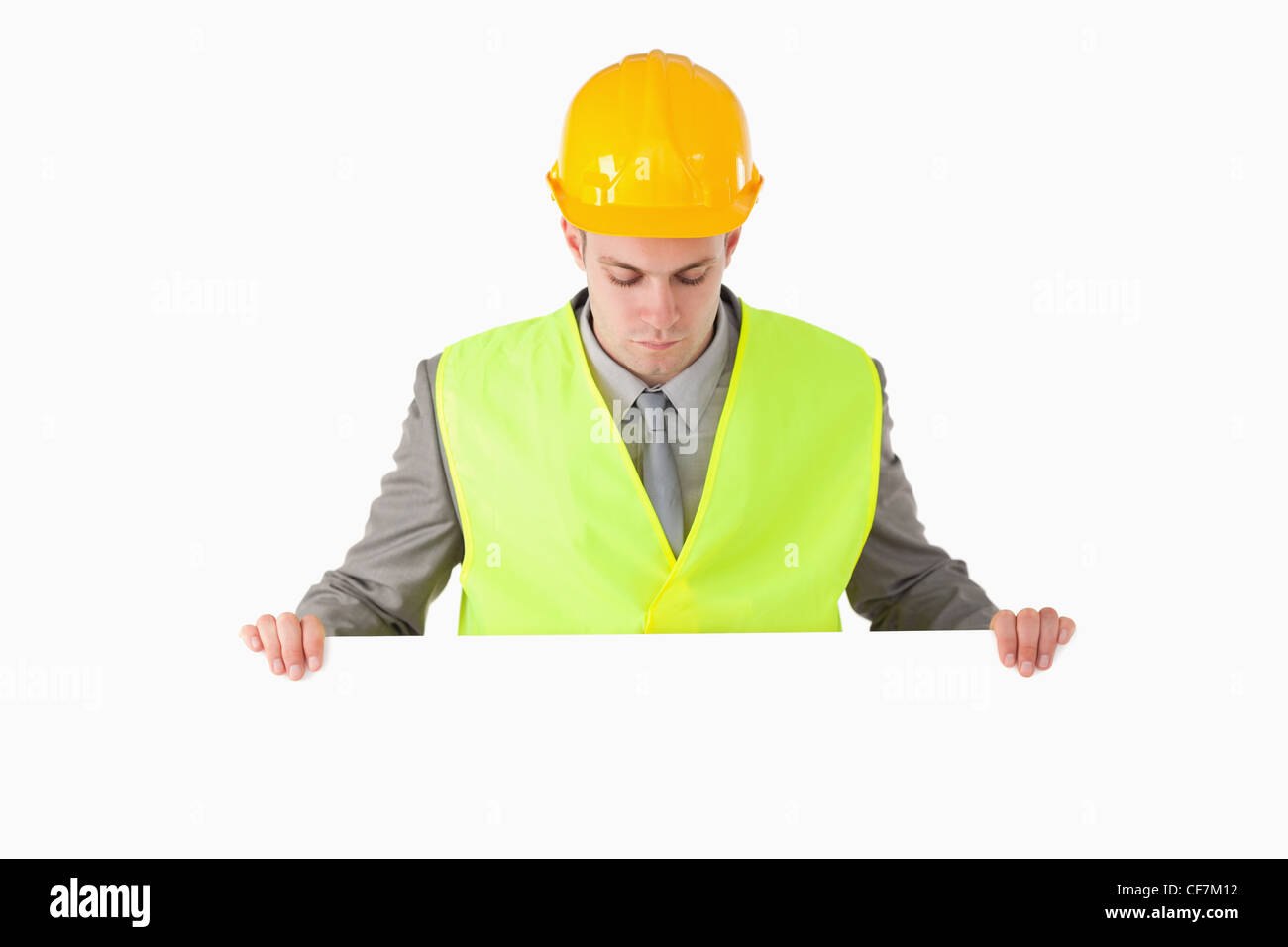 Builder regardant un panneau vierge Banque D'Images