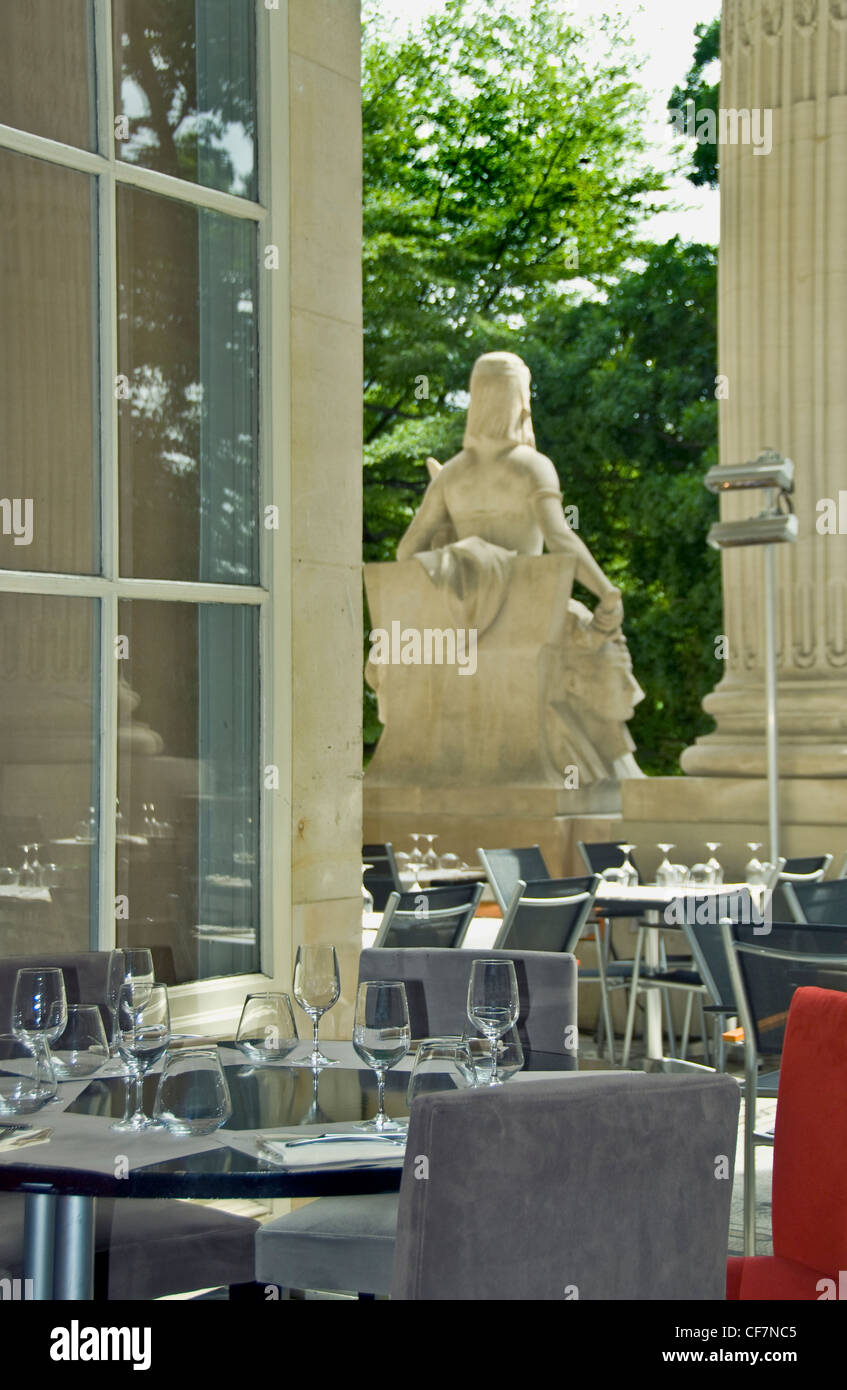 Paris, France, Bistro français Table de restaurant, Mini Palais, au Musée du Grand Palais, terrasse paris café vue de la fenêtre Banque D'Images