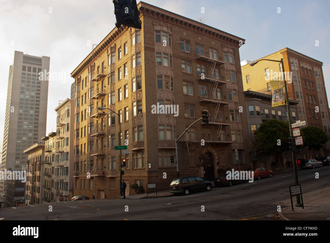 Vacances à San Francisco avec le feu s'échappe sur l'avant des bâtiments Banque D'Images
