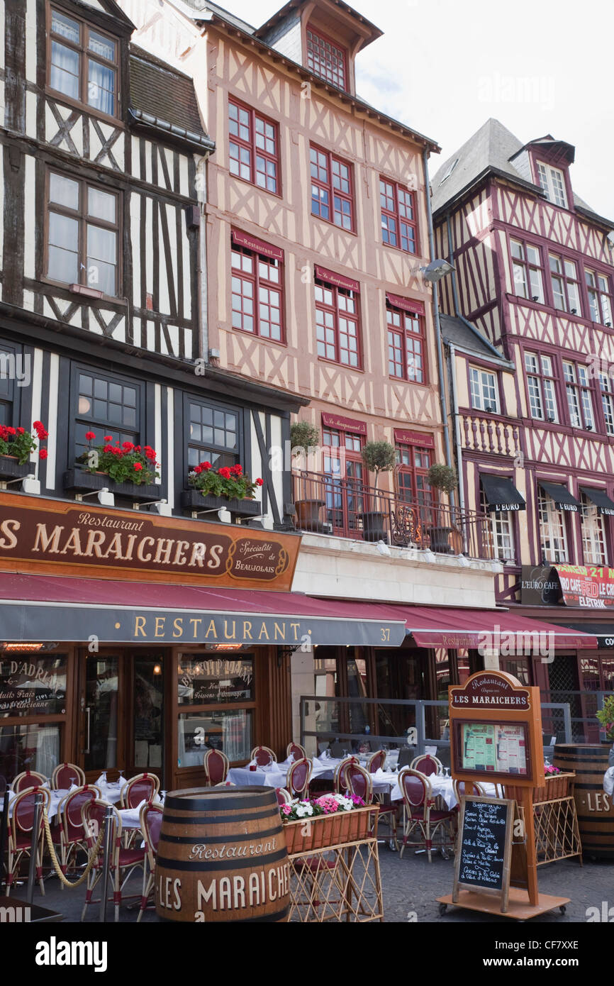 Europe, France, Rouen, Place du Vieux-marché, Restaurant, Restaurants, Alfresco, repas en plein air, cafés, cafés en plein air, la rue S Banque D'Images