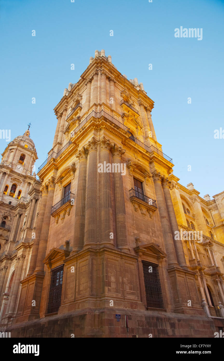 Tour de la cathédrale de l'Incarnation de Málaga Church street le long de la Calle Molina Lario Malaga Espagne Banque D'Images