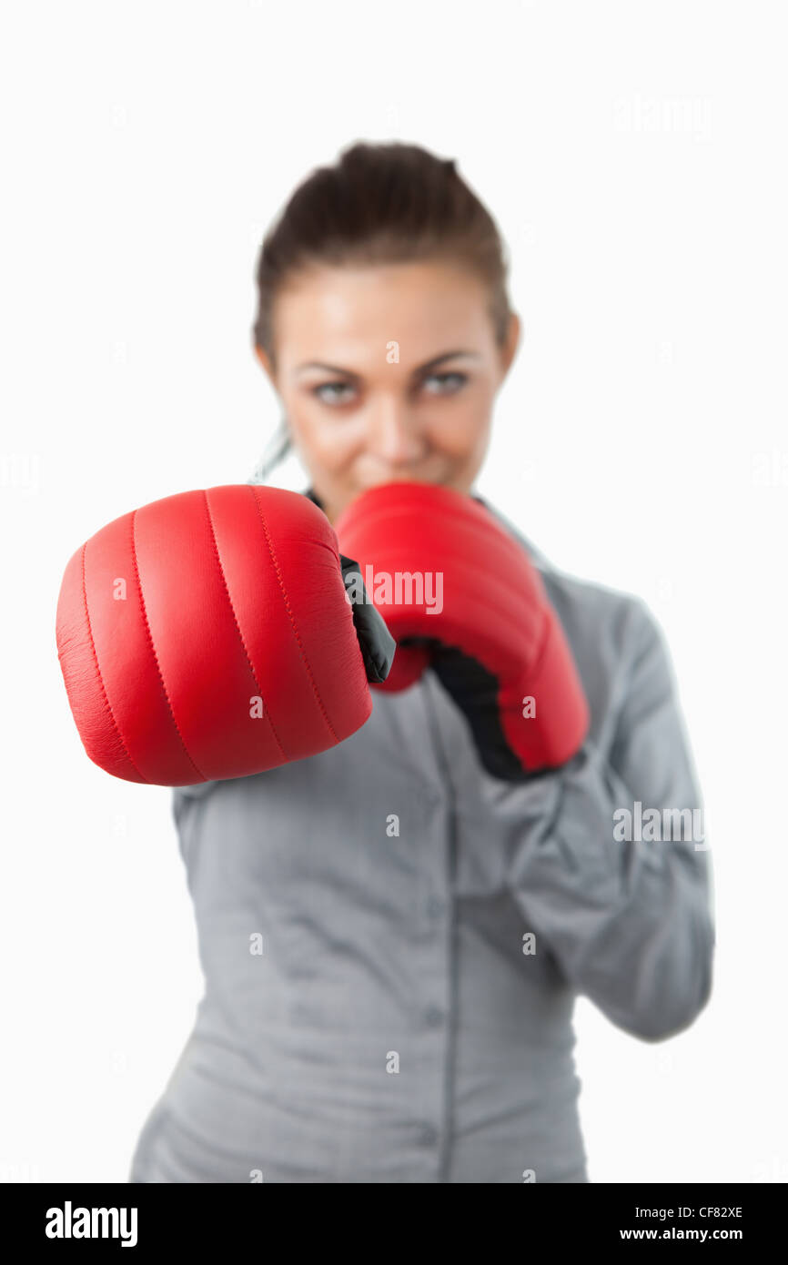 Gants de boxe utilisé pour slam par businesswoman Banque D'Images