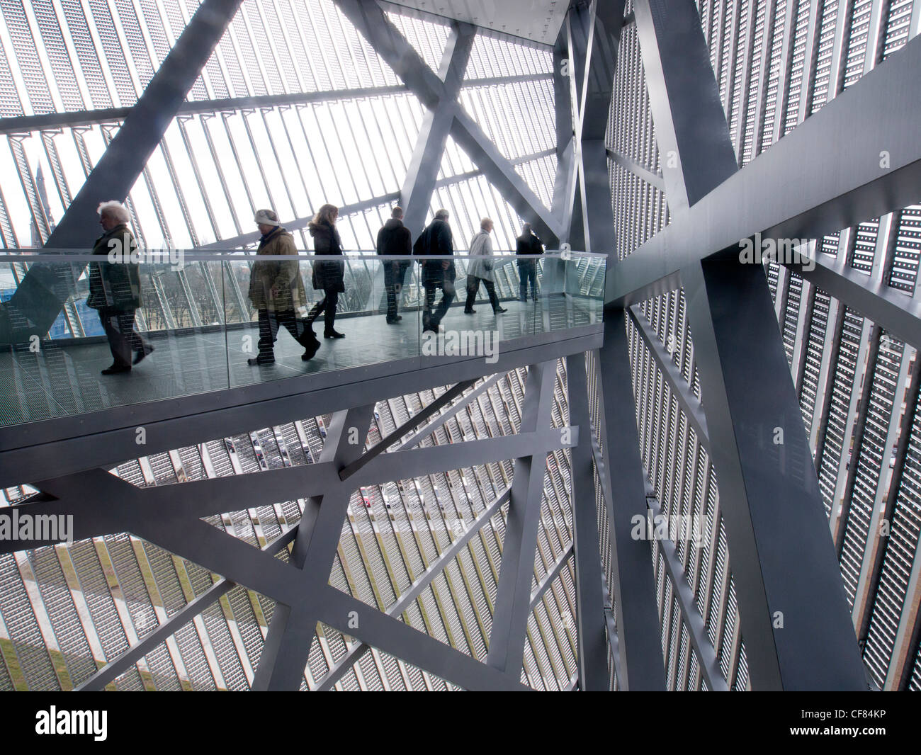 Musée historique militaire de la Bundeswehr (MHM) à Dresde Saxe Allemagne après rénovation par l'architecte Daniel Libeskind Banque D'Images