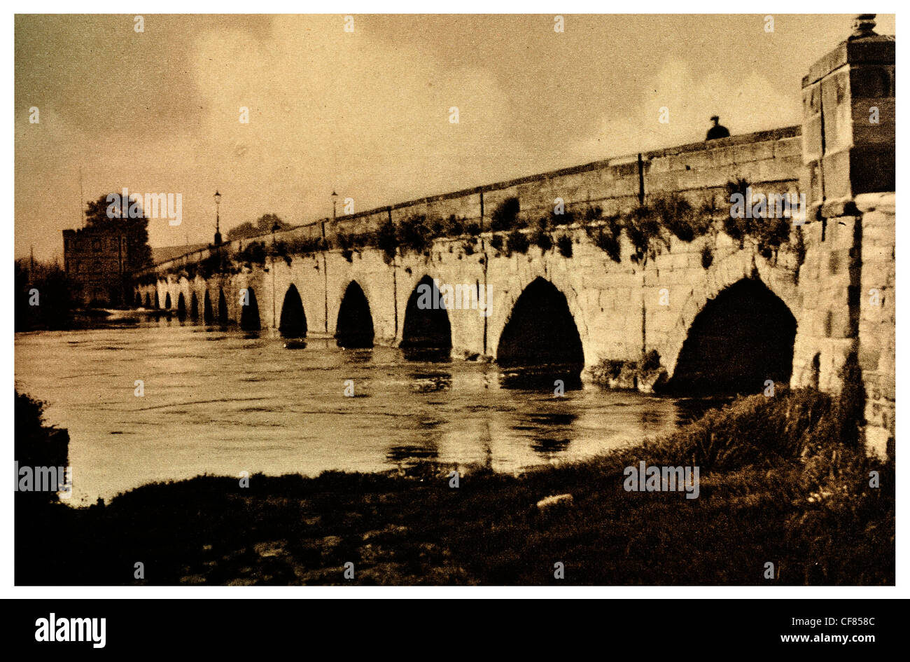 Clopton Bridge de Stratford-upon-Avon William Shakespeare arch maçonnerie pont Rivière Avon A3400 road Hugh Clopton 1930 Warwick Banque D'Images