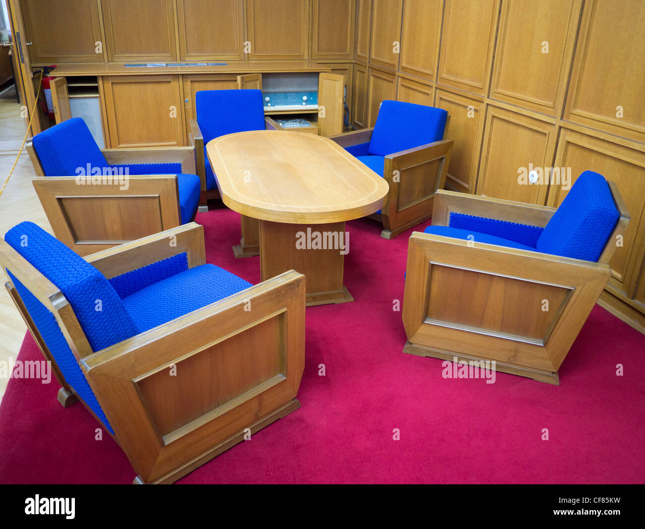 Conference table ou Erich Mielke à l'ancienne police secrète de la STASI ou de l'état maintenant siège Museum de Berlin Allemagne Banque D'Images