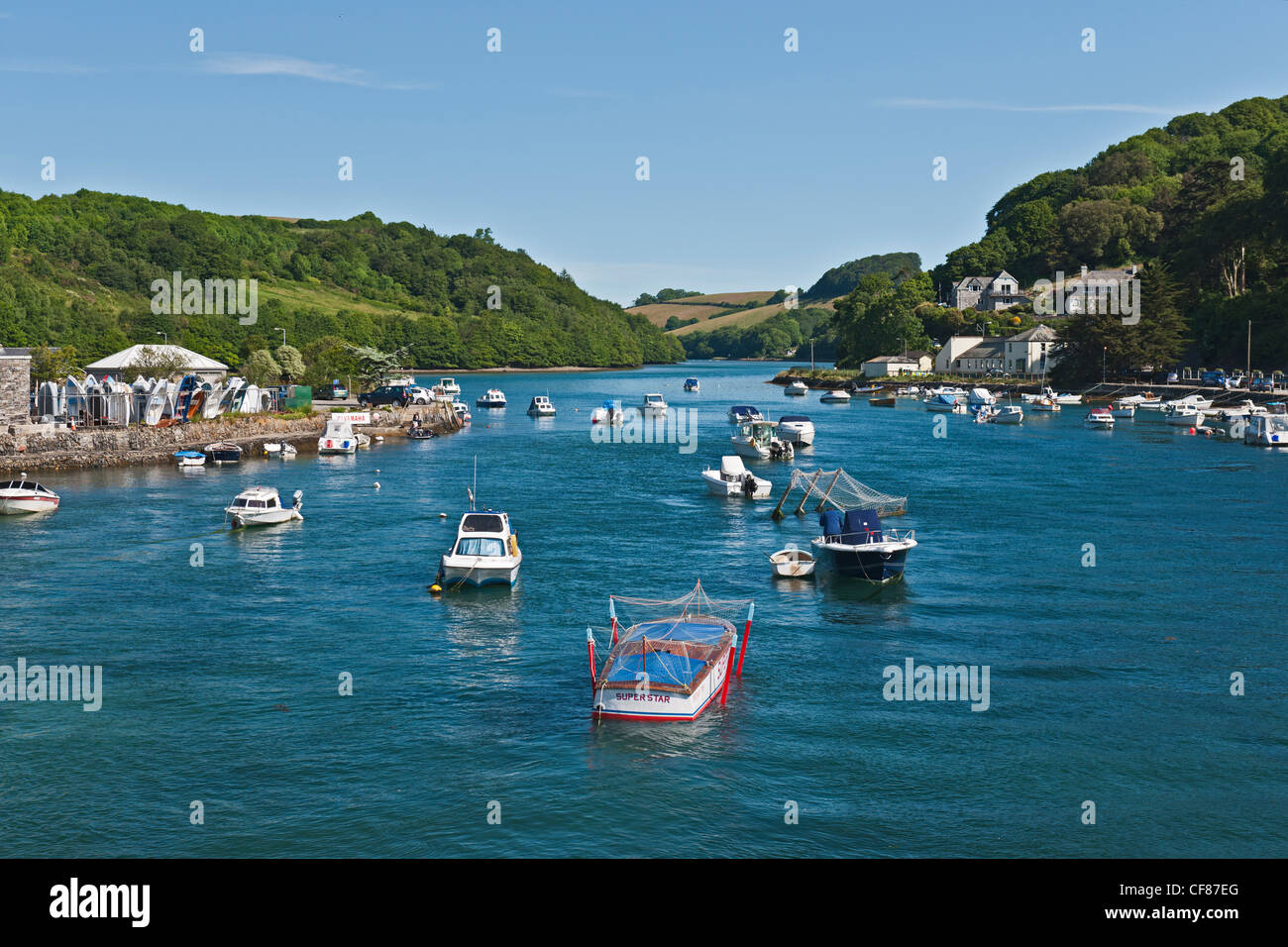 Le port de LOOE LOOE ET PONT AU-DESSUS DE LA RIVIÈRE EAST LOOE LOOE, CORNWALL, UK, Grande-bretagne, Banque D'Images