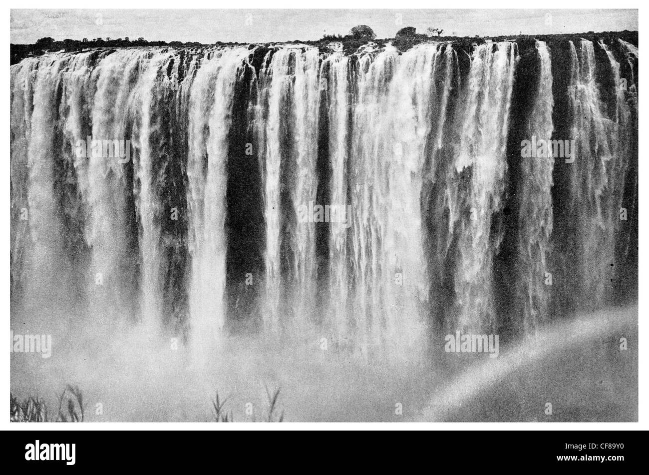 1926 Victoria Falls Victoria Falls Rainbow Automne Mosi-oa-Tunya Tokaleya Tonga : la fumée qui tonne Banque D'Images