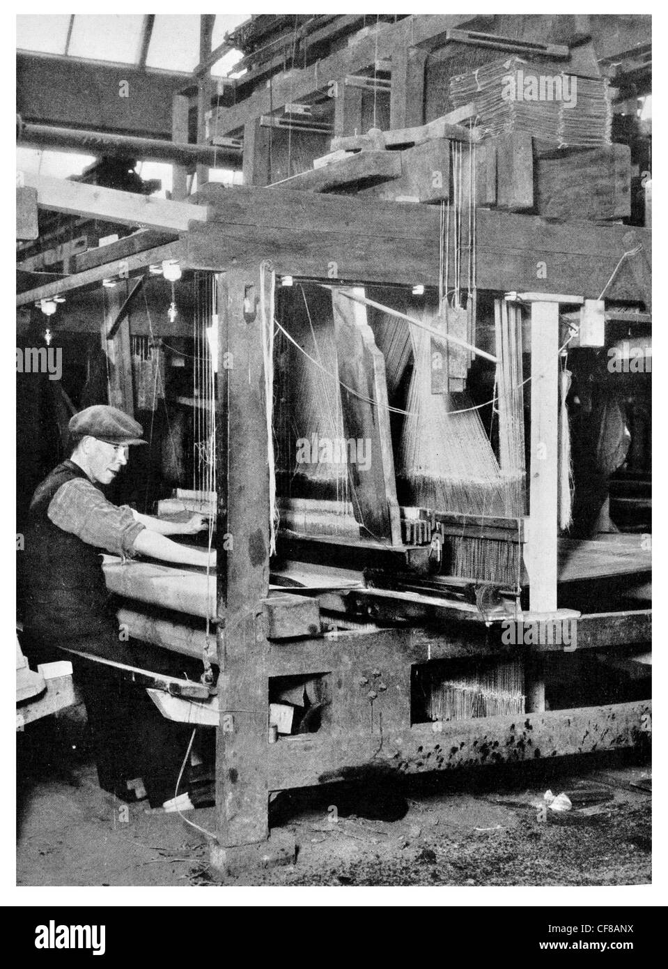 1927 weaver au travail sur Table Loom damassé Société Béal Feirste Belfast Banque D'Images
