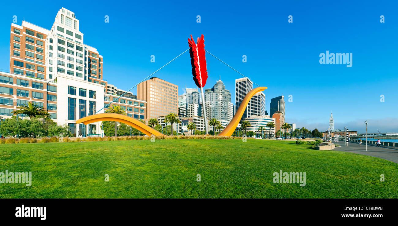 Cupid's Span Sculpture dans le parc Rincon, Embarcadero, San Francisco, Californie, États-Unis d'Amérique Banque D'Images