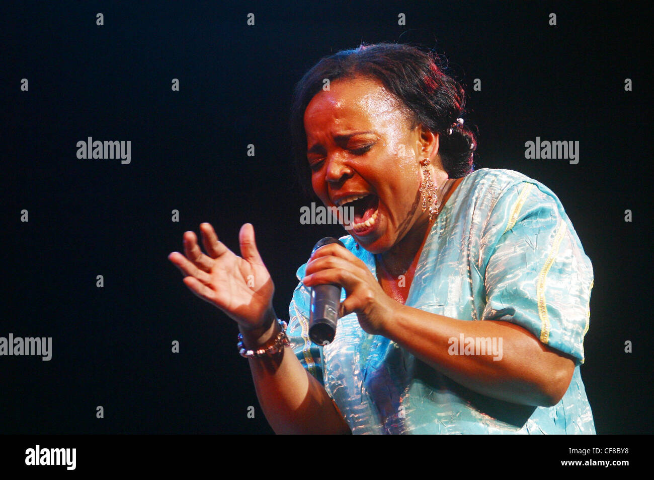L'évangile de l'Afrique du Sud, la chanteuse, Rebecca Malope et Sechaba effectué à Johannesburg, lors du lancement de son 30e album. Photo b Banque D'Images