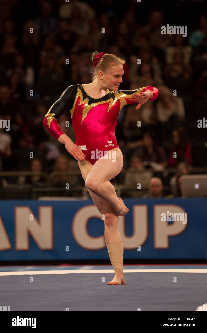 Lisa Hill (GER) participe à l'exercice au sol à l'événement 2012 American Cup La gymnastique Banque D'Images