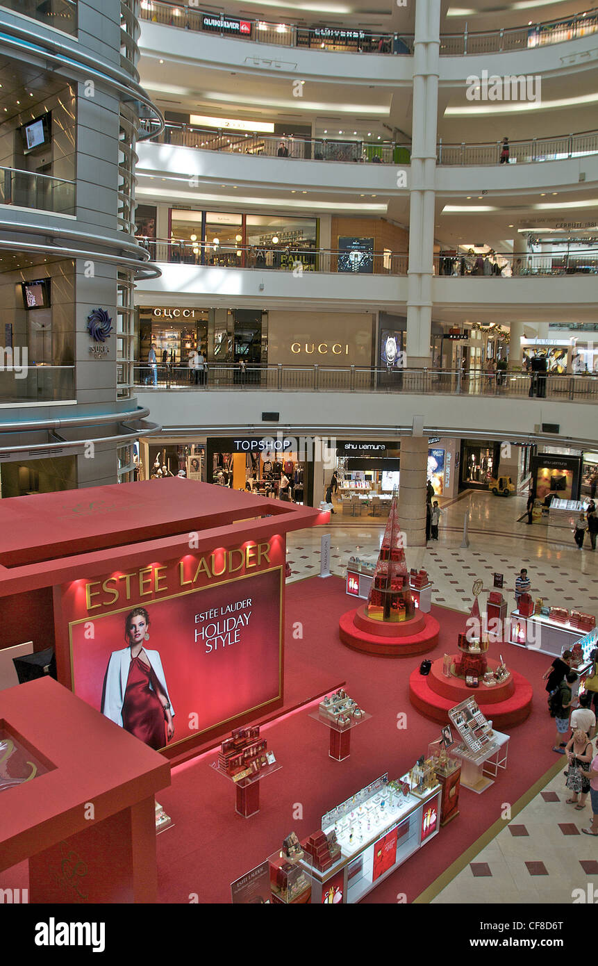 Centre commercial Suria KLCC, boutique Esée Lauder, Kuala Lumpur, Malaisie Banque D'Images