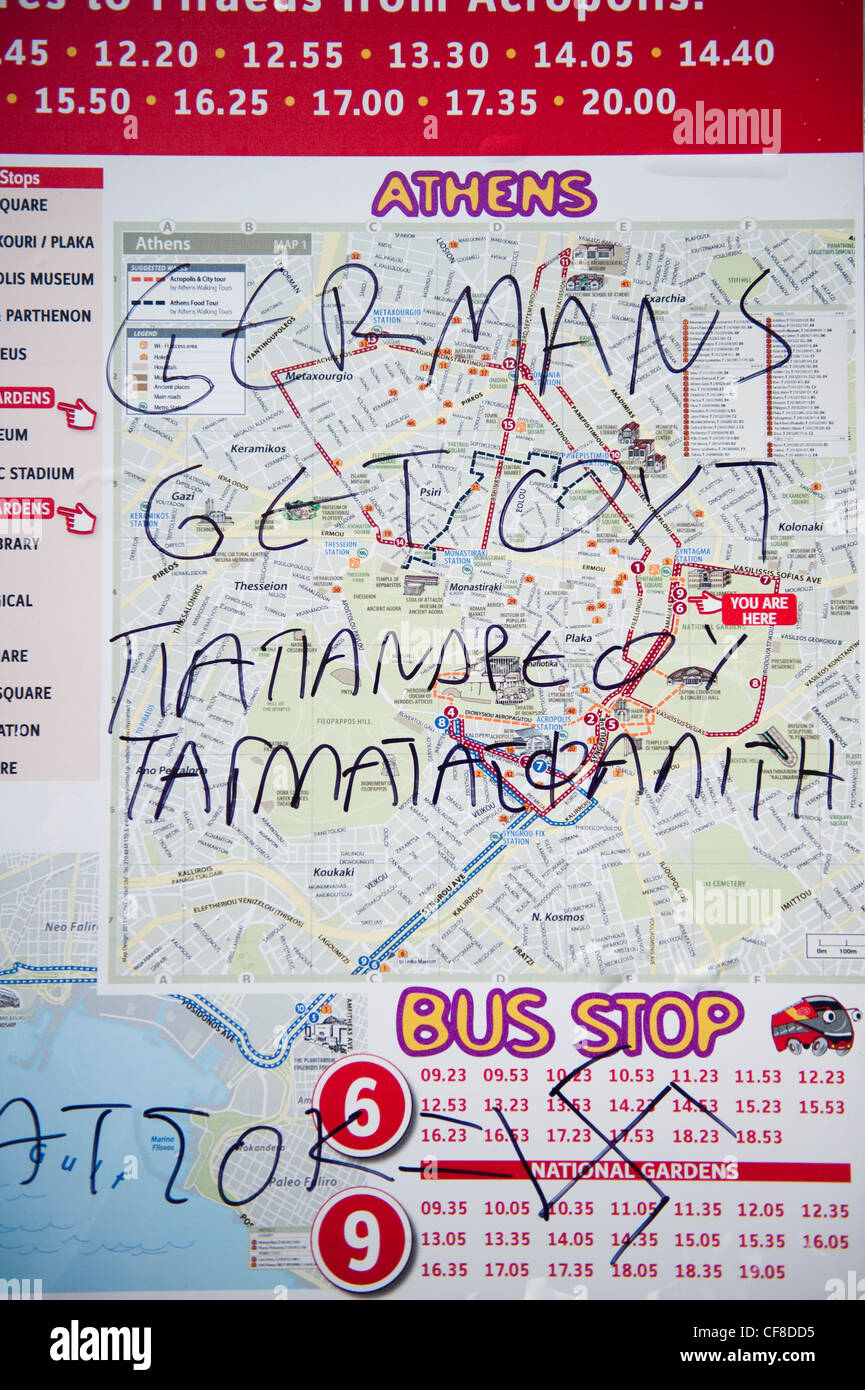 Anti Graffiti allemand offensive dans un arrêt de bus devant le parlement grec à Athènes, Grèce Banque D'Images