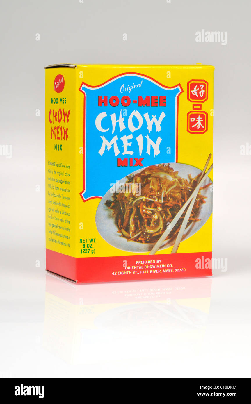 Une boîte d'Hoo-Mee alimentaire chinois chow mein mix sur fond blanc découper des USA. Banque D'Images