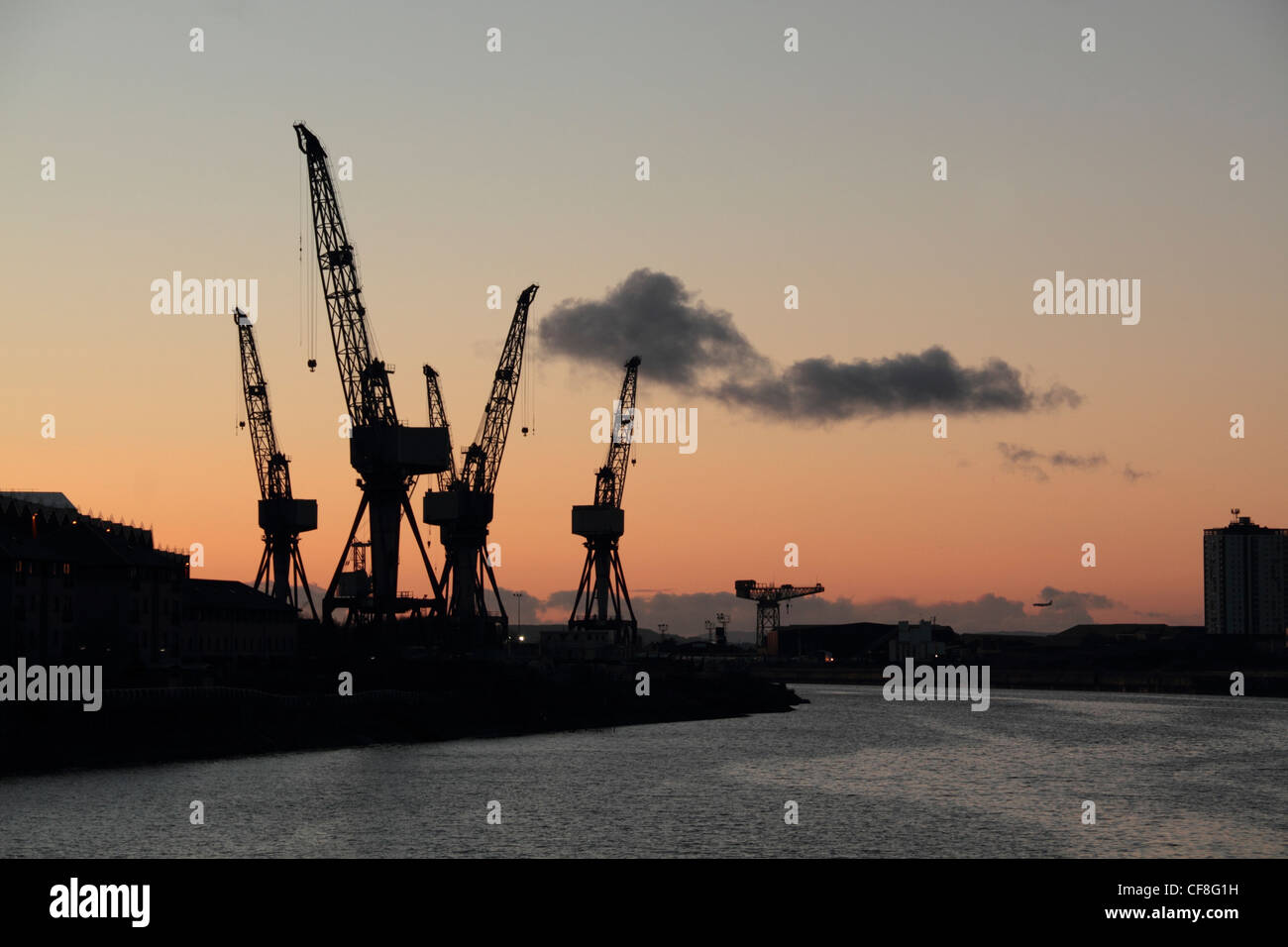 Coucher de soleil sur grues sur le Clyde Banque D'Images