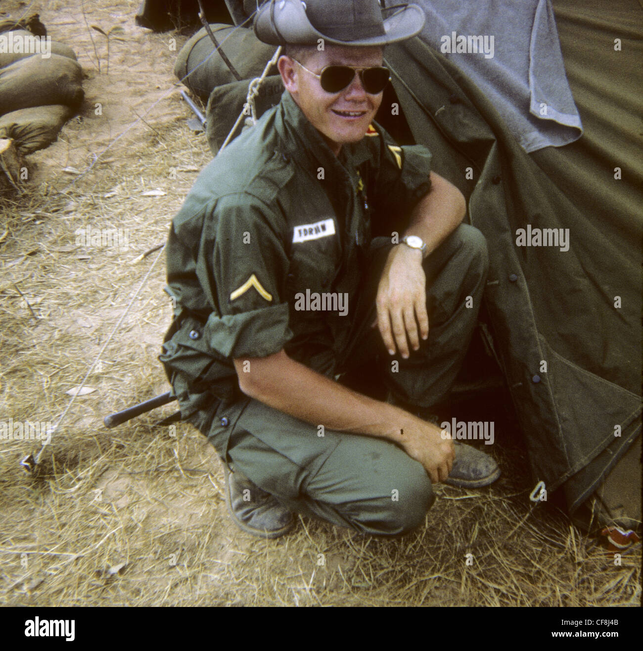 American habillés en uniforme vert od précoce (1/5e d'infanterie mécanisée) GUERRE DU VIETNAM CU CHI 1966 blindés M113 2 Banque D'Images