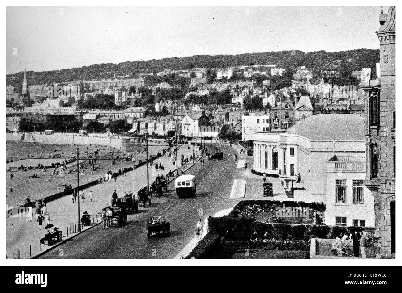 Défilé Central Weston Super Mare Beach Sand Sea Coast Pier promenade esplanade vacances été journée ensoleillée boutiques rue de l'hôtel de sable Banque D'Images