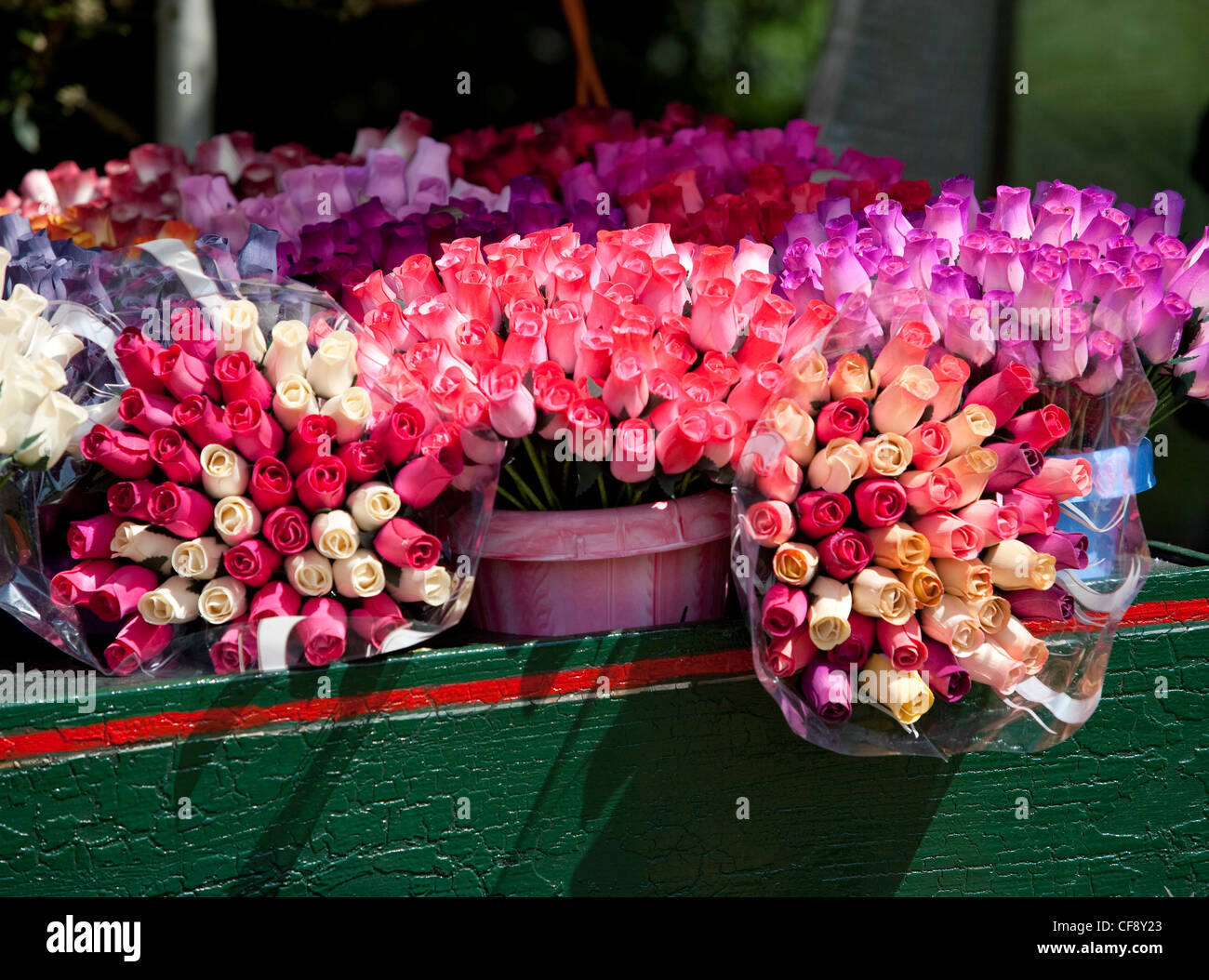 Sur un étal de fleurs roses Banque D'Images