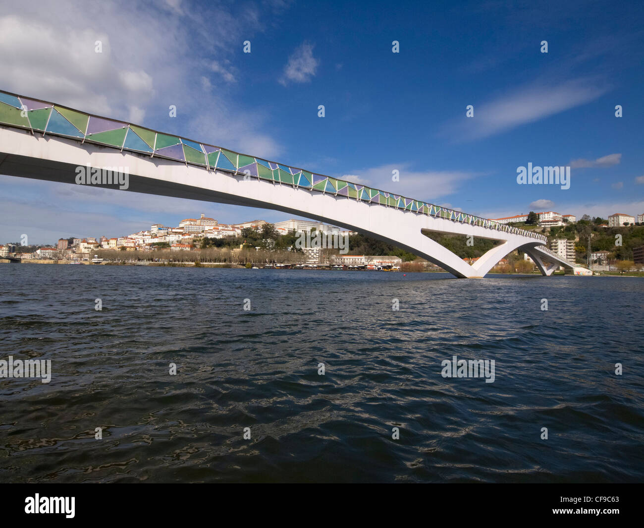 Pedro et Inês passerelle au-dessus de la rivière Mondego à Coimbra, Portugal Banque D'Images