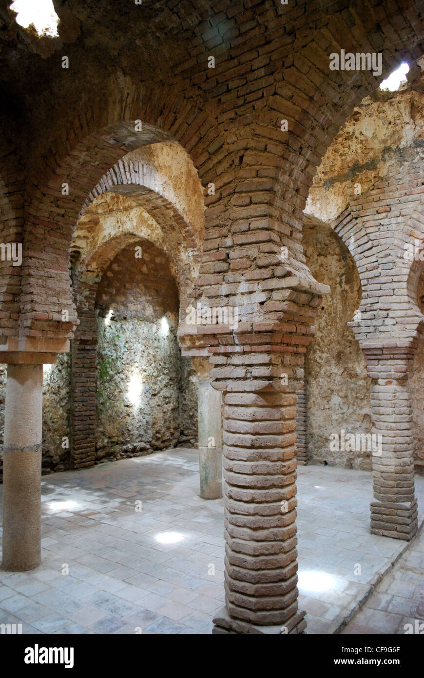 Les bains arabes à l'intérieur de colonnes en forme d'étoile avec lucarnes, Ronda, Province de Malaga, Andalousie, Espagne, Europe de l'Ouest. Banque D'Images
