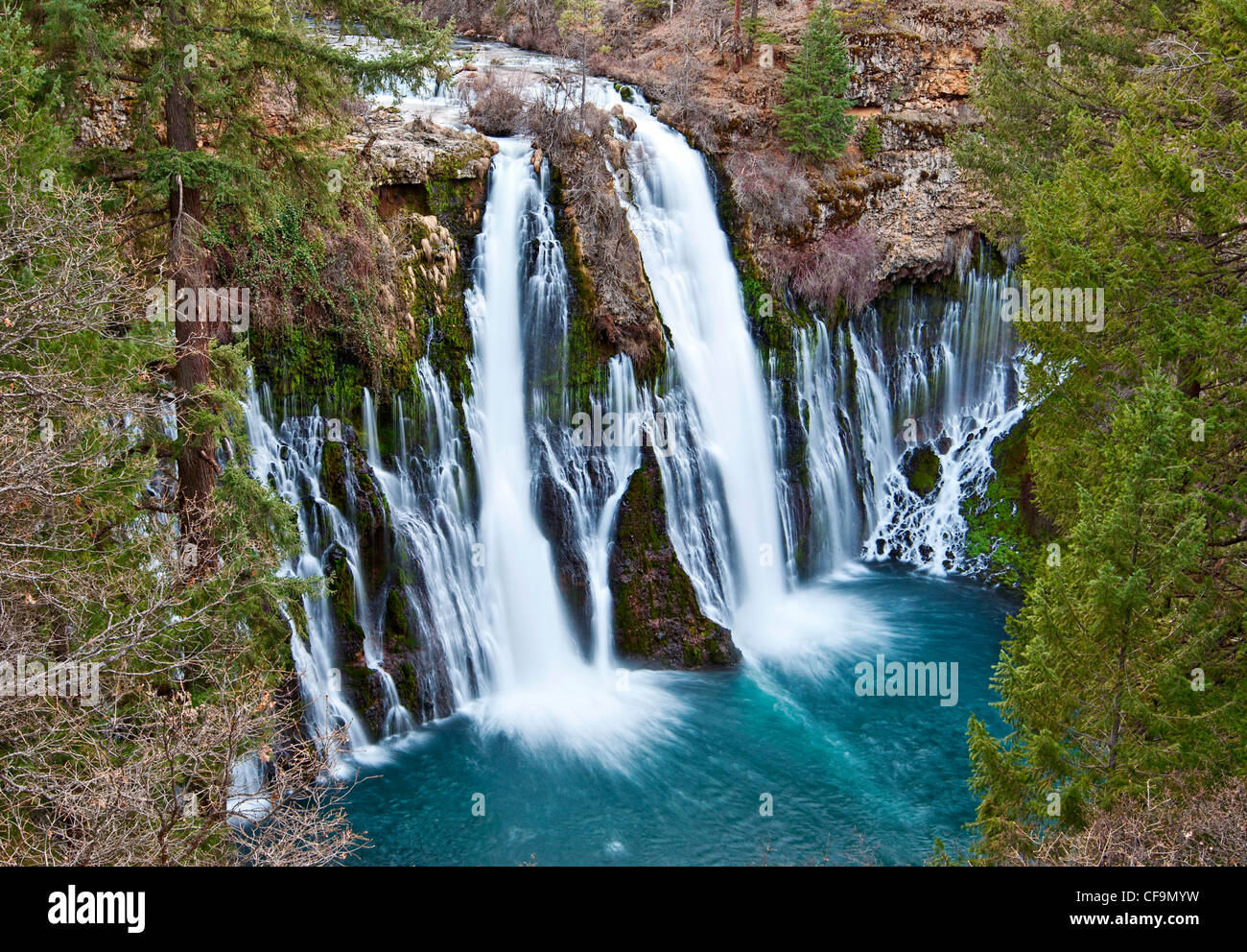 Burney Falls, l'une des plus belles chutes d'eau en Californie. Banque D'Images