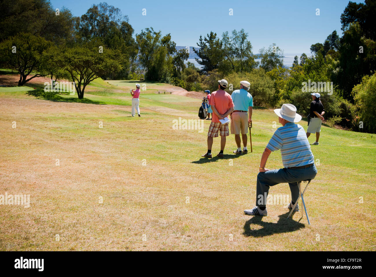 Spectateurs et joueurs inconnus. Golf de championnat. Banque D'Images