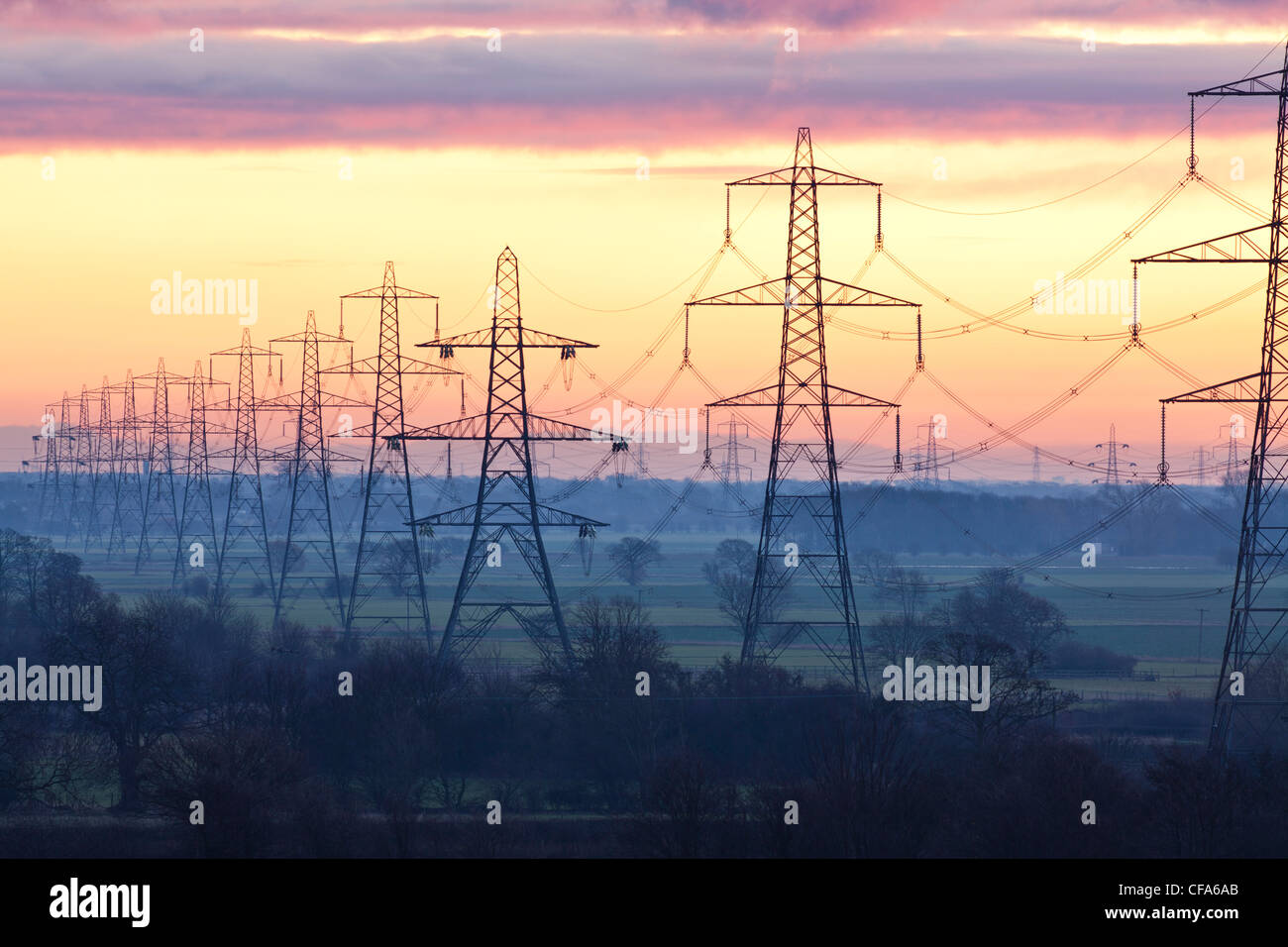 Pylônes électriques, Yorkshire du Nord. Banque D'Images
