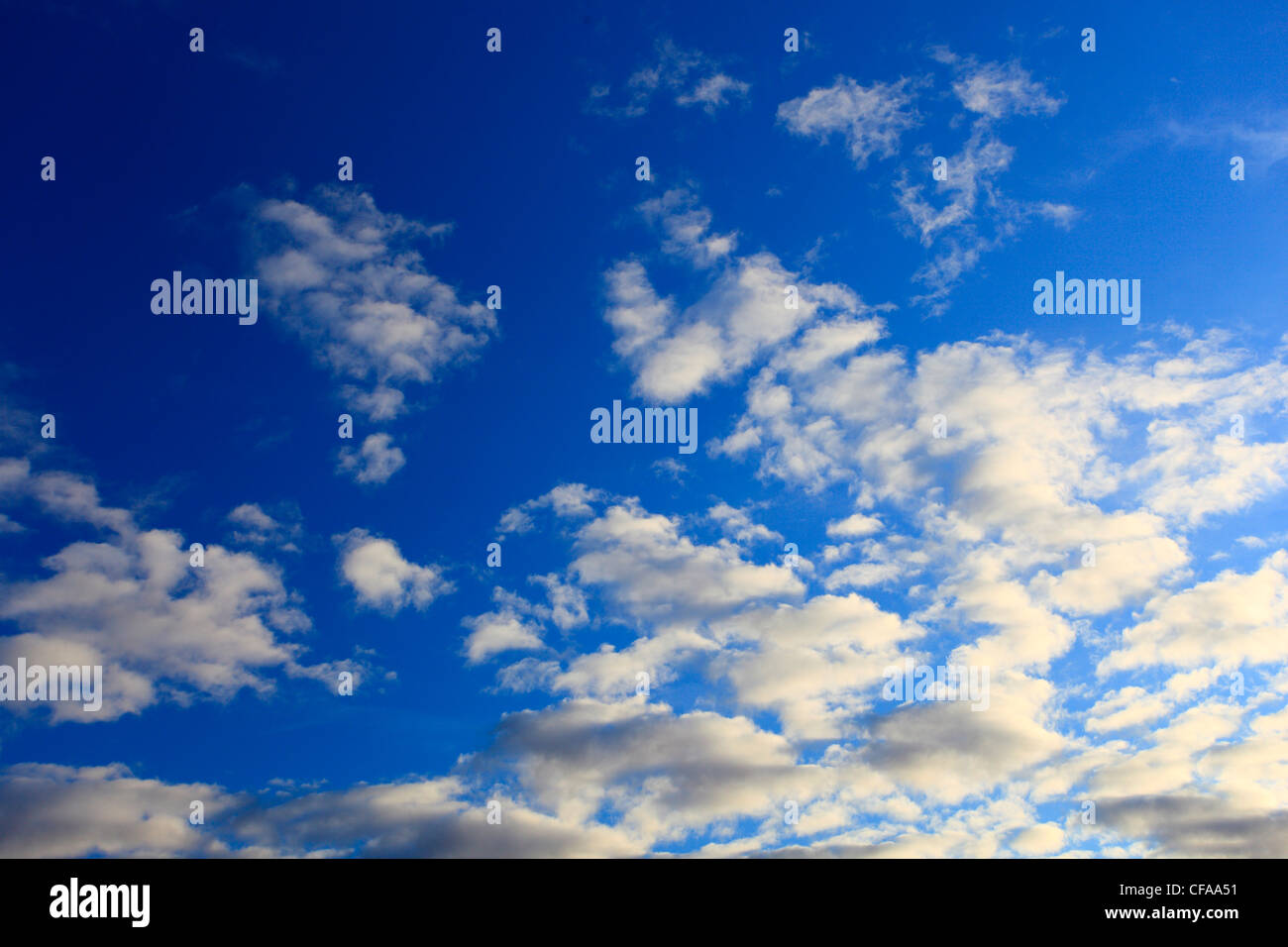 Ciel, l'air, l'Ecosse, nuage, l'air frais, les nuages blancs, météo, bleu, sait Banque D'Images