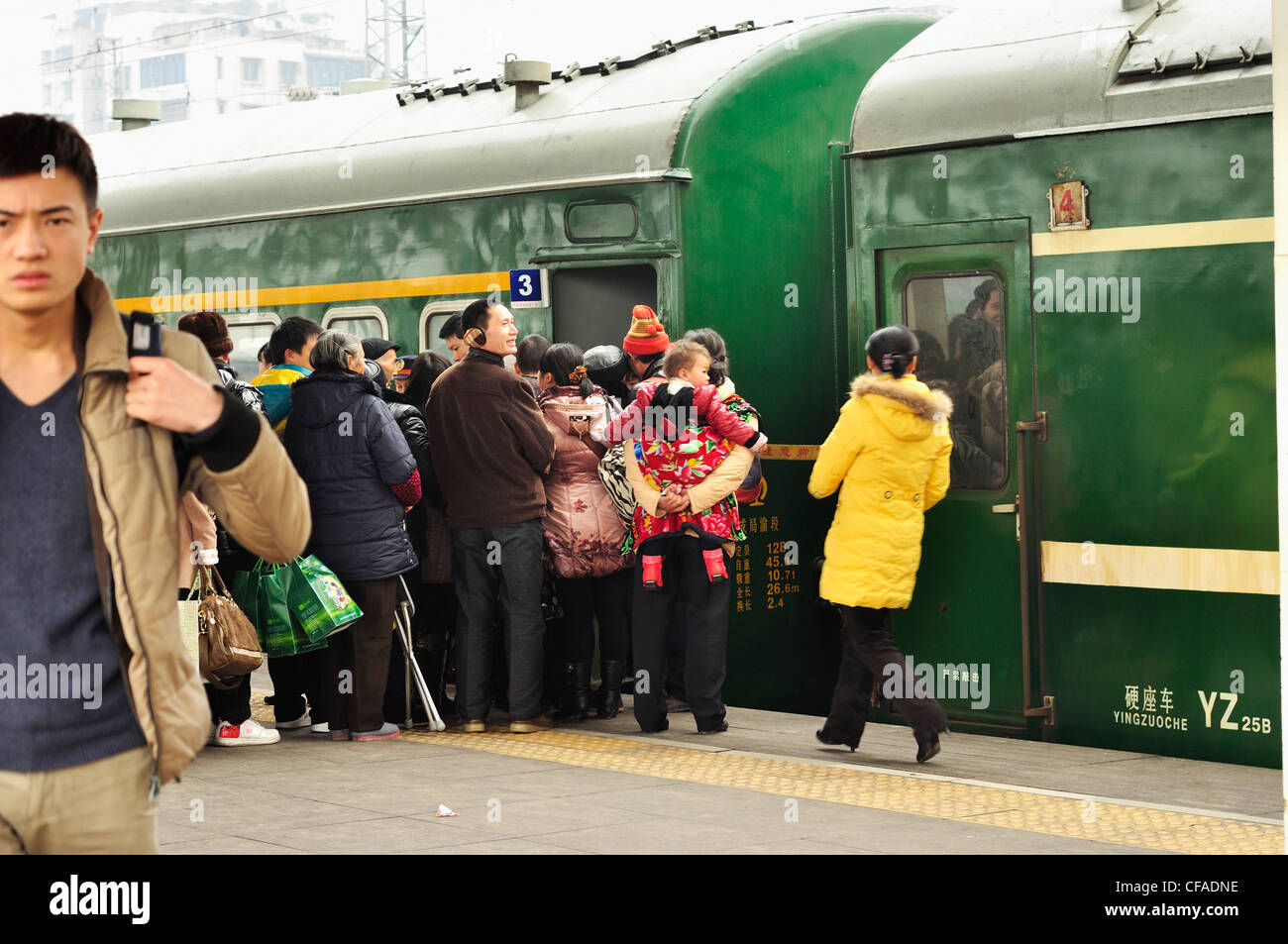 La Chine fête du printemps 2012 Pic Voyage,gare, train, groupe de personnes Banque D'Images