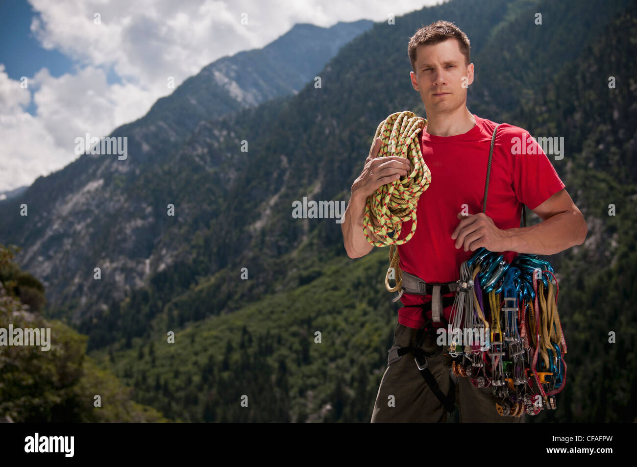 L'alpiniste et carabines de corde Banque D'Images L'alpiniste et carabines de corde Banque D'Images