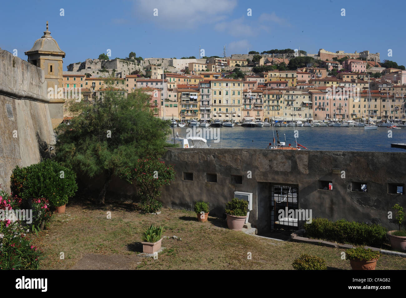 L'Italie, l'île d'Elbe, l'île d'Elbe, Toscane, Portoferraio, mer, bateaux, Forte Falcone, ville, ville, Banque D'Images