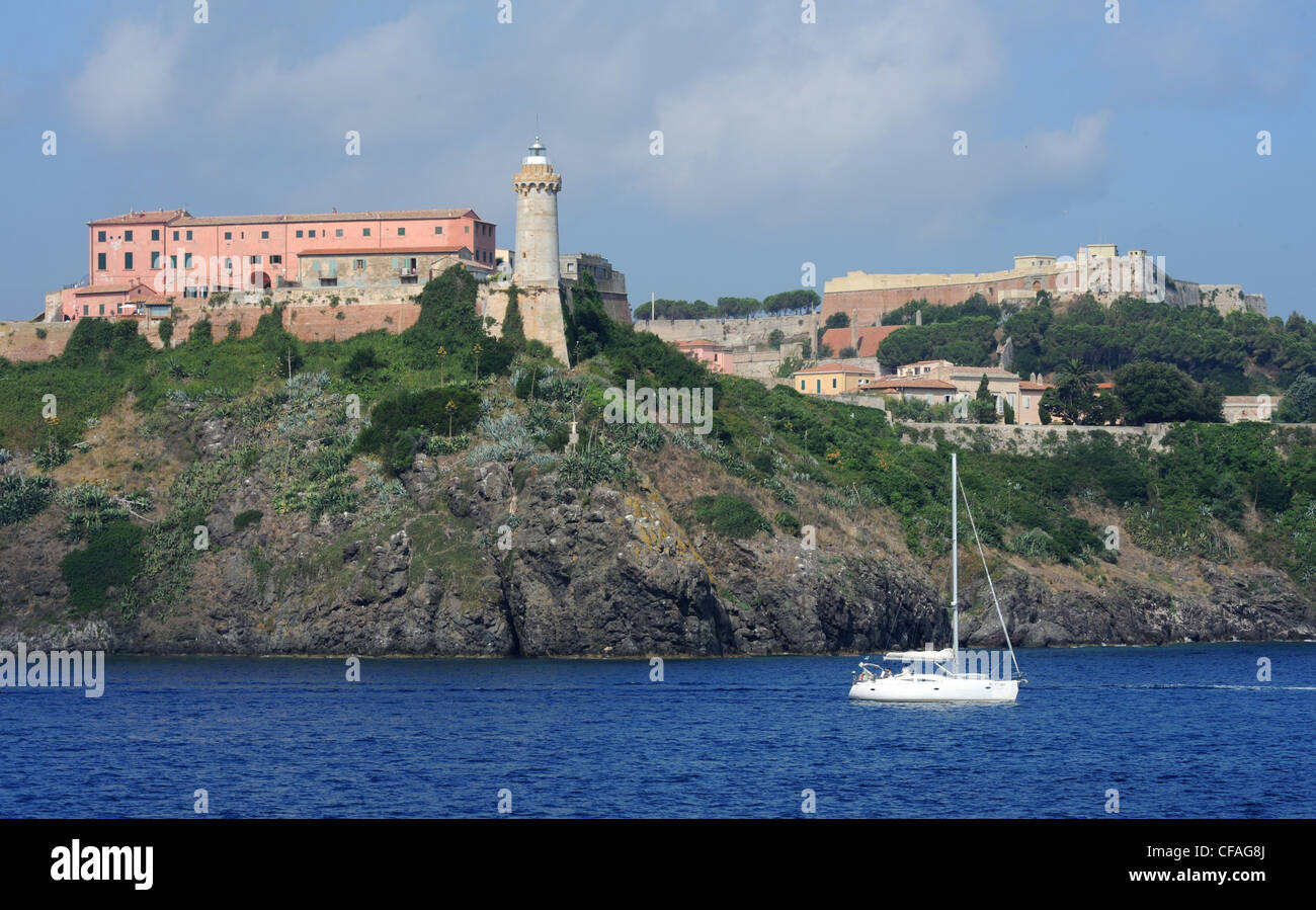 L'Italie, l'île d'Elbe, l'île d'Elbe, Toscane, Portoferraio, mer, bateaux, Forte Stella, phare, Banque D'Images