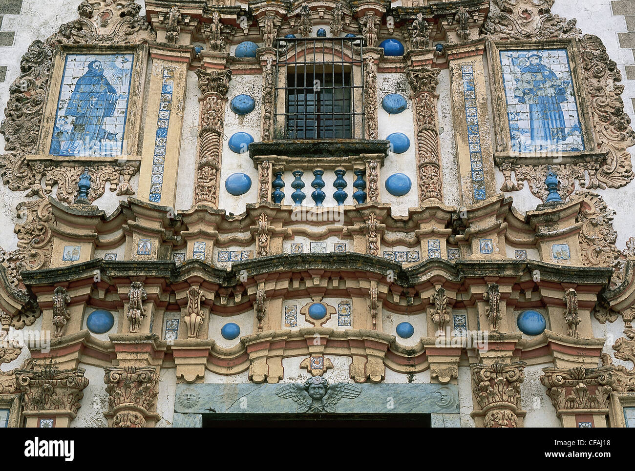 L'art baroque l'église de Saint-barthélemy. Détail de la façade baroque, décorée avec des carreaux. Jerez de los Caballeros. L'Estrémadure. Banque D'Images
