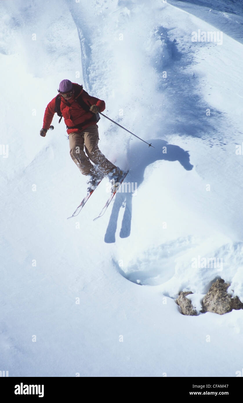 Dans l'arrière-pays, skieur de l'Alberta, Canada. Banque D'Images