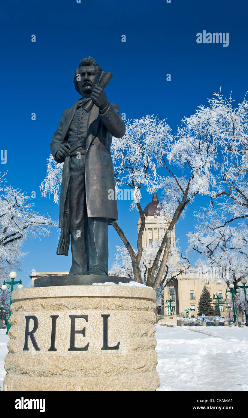 Louis Riel scuplture avec l'Édifice de l'Assemblée législative du Manitoba dans l'arrière-plan, Winnipeg, Manitoba, Canada Banque D'Images